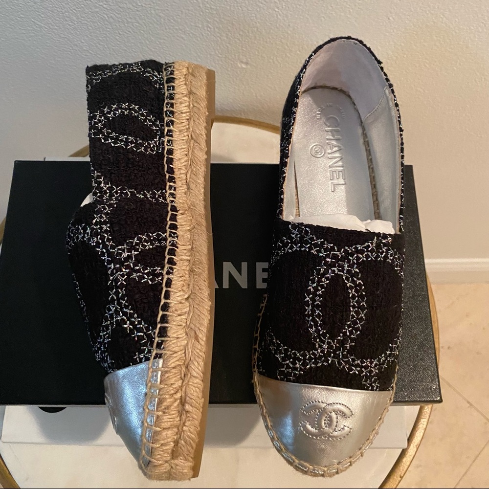 Chanel Black/Silver Tweed & Lambskin Leather CC Cap Toe Espadrilles Chic Classic - Picture 4 of 13